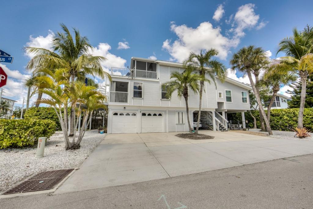 2 Bedrooms House Rental in Fort Myers Beach, Florida