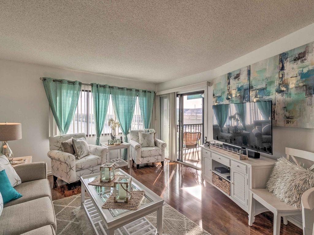 2 Bedrooms Petfriendly, Waterfront Condo rental in Bradenton Beach, Florida. AMI Waterfront