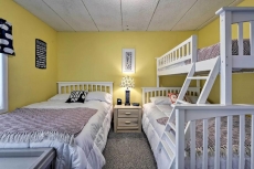 Coastal Condo w/ Pool 1 Block to Wildwood Beach!