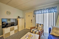 Coastal Condo w/ Pool 1 Block to Wildwood Beach!