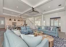 Just Beachy. Brand New Luxe 4 Bedroom plus Nanny suite, Heated pool, spa, bikes