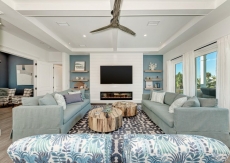 Just Beachy. Brand New Luxe 4 Bedroom plus Nanny suite, Heated pool, spa, bikes