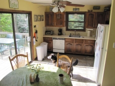 Lakefront Contemporary- Game Room, Fire Place, Dock, Deck, Wifi, Boats, AC, Dog Friendly!!!