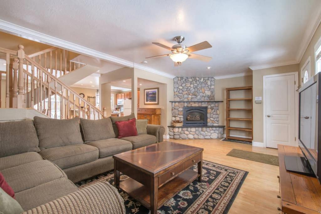 3 Bedrooms Townhome Rental in Tahoe Vista, California