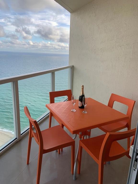 2 Bedrooms Beachfront Condo Rental in Sunny Isles Beach, Florida