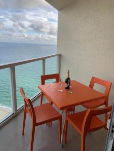 La Perla - Luxurious Beach Front