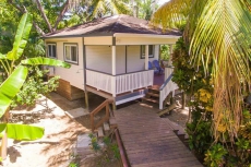 Sunnyside Bungalow 2 · Best snorkeling/diving on island 70yds off dock