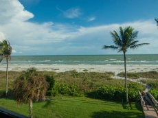 Gulf Front Condo, 25 ft to Beach, Free Bikes