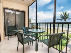 Gulf Front Condo, 25 ft to Beach, Free Bikes