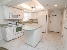 Gulf Front Condo, 25 ft to Beach, Free Bikes